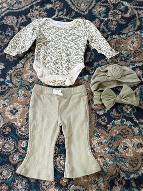Jessica Simpson Olive Green Floral Bodysuit & Pants Set with Headbands